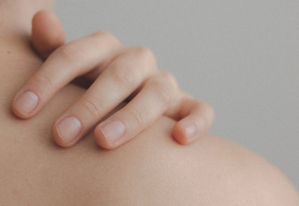 Eczéma des mains : causes, symptômes et traitements naturels.