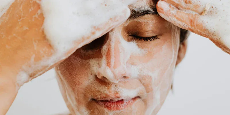 Sulfates dans les produits cosmétiques : rôle, risques et alternatives plus douces