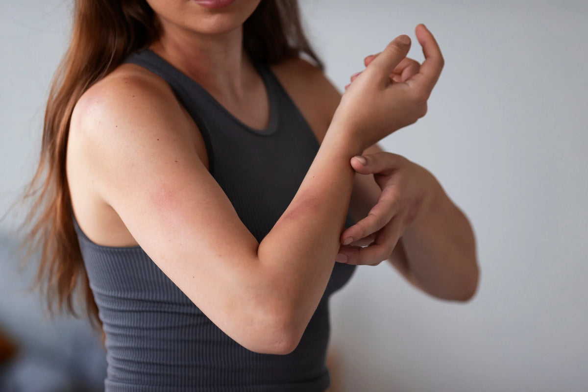 Le lien troublant entre les perturbateurs endocriniens, les soins et la peau atopique