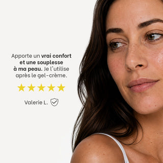 Témoignage cinq étoiles d'une cliente mettant en avant le confort, la souplesse et l'effet nourrissant du Sérum-Huile Apaisant Réjence sur sa peau sensible.