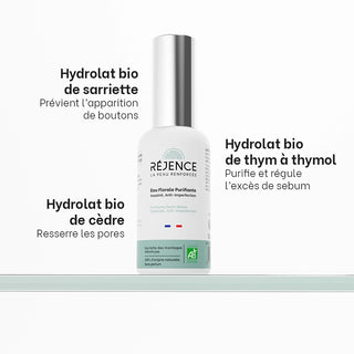 Flacon d’Eau Florale Purifiante Réjence présenté avec ses hydrolats bio de sarriette, thym à thymol et cèdre, qui aident à prévenir les boutons, réguler l’excès de sébum et resserrer les pores.