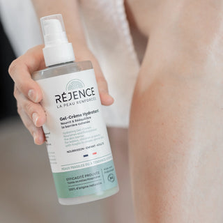 Gel-Crème Hydratant Réjence àcôté d'une jambe de femme