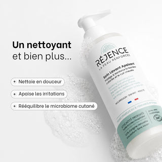 Soin Lavant Apaisant Réjence entouré d'une mousse légère, illustrant ses principaux bénéfices : nettoie en douceur, apaise les irritations et rééquilibre le microbiome du cuir chevelu.